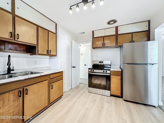 6131 BARTHOLF Avenue, Jacksonville, FL 32210