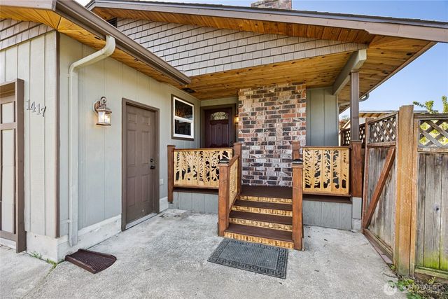 1417 S 257th Place, Des Moines, WA 98198