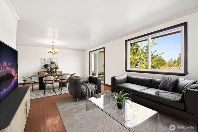 1417 S 257th Place, Des Moines, WA 98198