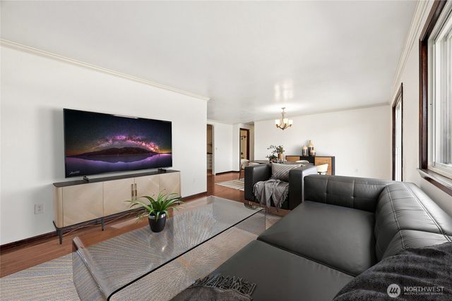 1417 S 257th Place, Des Moines, WA 98198