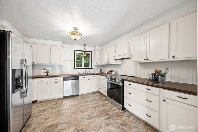 1417 S 257th Place, Des Moines, WA 98198