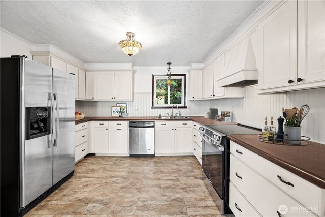 1417 S 257th Place, Des Moines, WA 98198