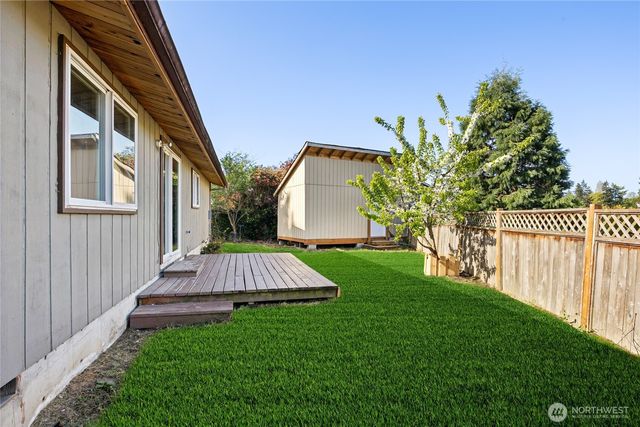 1417 S 257th Place, Des Moines, WA 98198