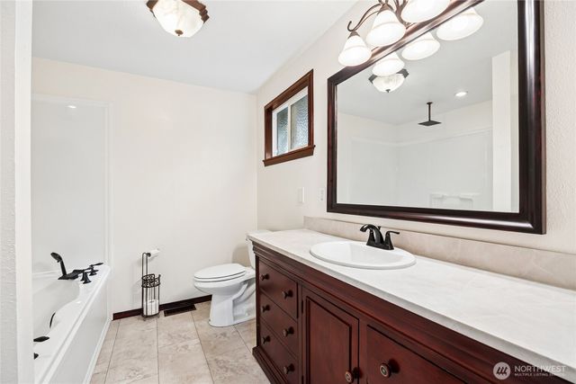 1417 S 257th Place, Des Moines, WA 98198