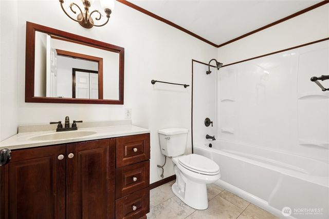 1417 S 257th Place, Des Moines, WA 98198