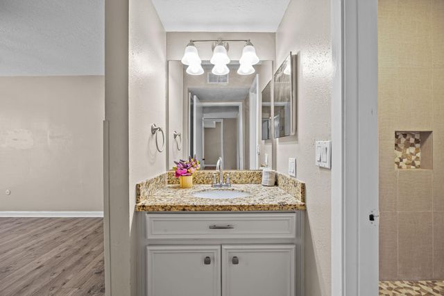 250 El Dorado Boulevard 127, Webster, TX 77598