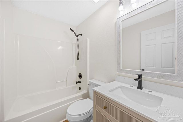 8821 Camshire Cir, Pensacola, FL 32507