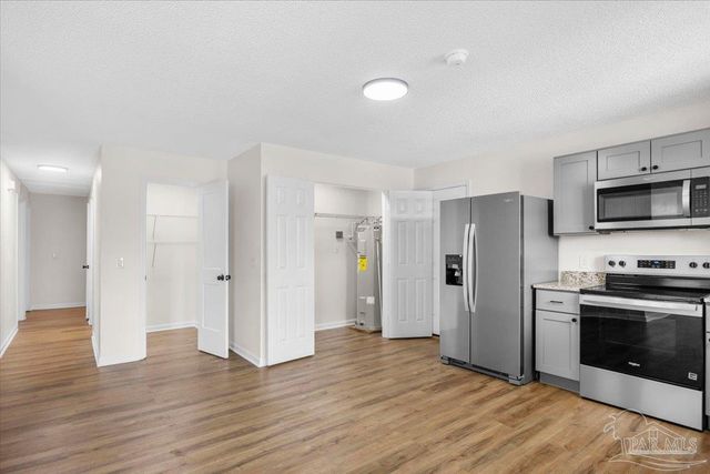 8821 Camshire Cir, Pensacola, FL 32507