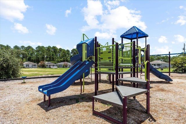 8821 Camshire Cir, Pensacola, FL 32507