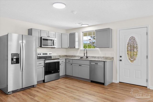 8821 Camshire Cir, Pensacola, FL 32507