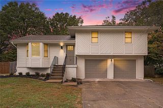 308 SE Flagstone Street, Lee's Summit, MO 64063