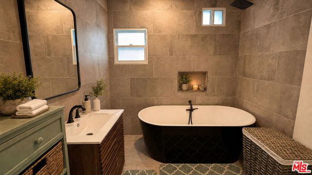 3213 Thatcher Avenue, Marina Del Rey, CA 90292