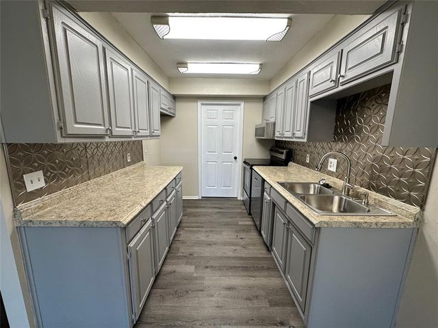 520 Peppertree Lane, Midwest City, OK 73110