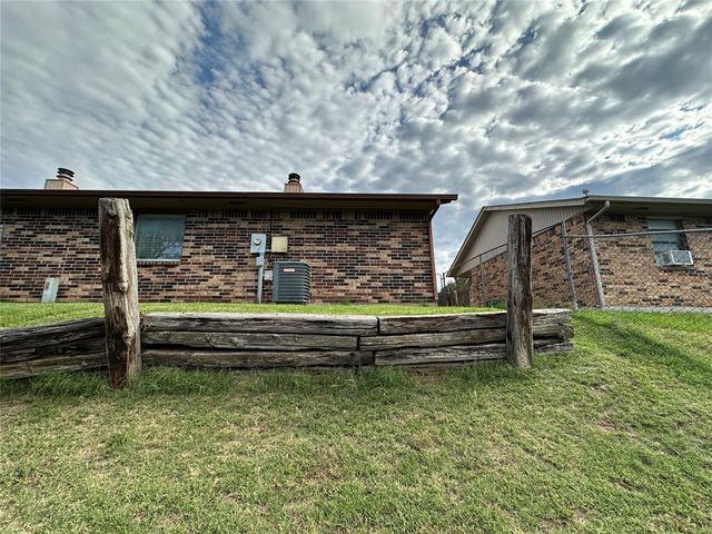 520 Peppertree Lane, Midwest City, OK 73110