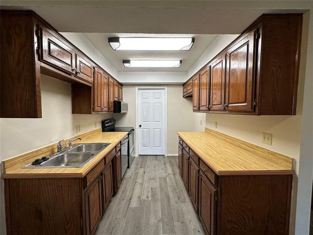 520 Peppertree Lane, Midwest City, OK 73110