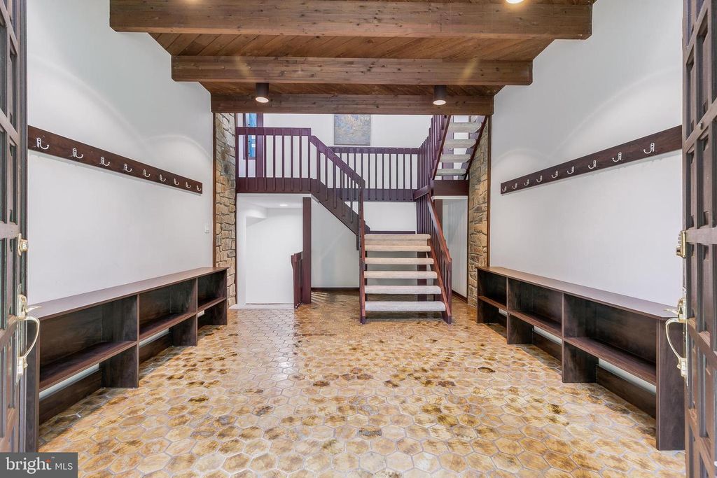 8823 BROOK RD, Mclean, VA 22102