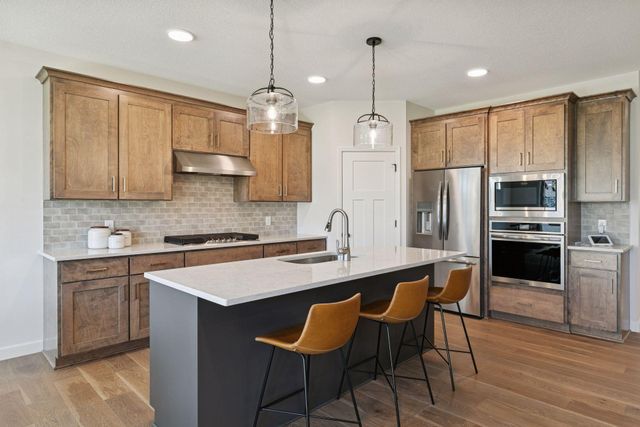 20104 Globe Drive, Lakeville, MN 55044