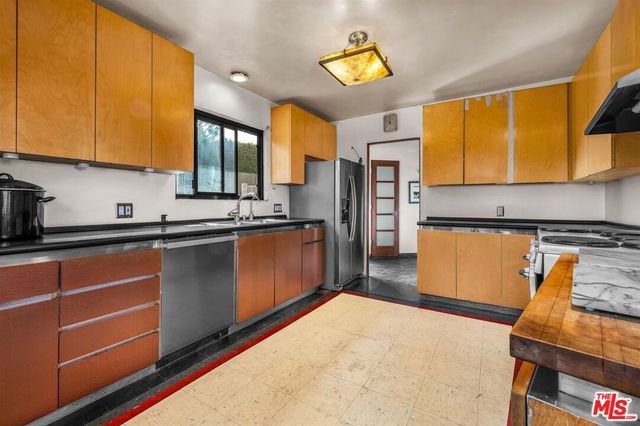 8630 Skyline Drive, Los Angeles, CA 90046
