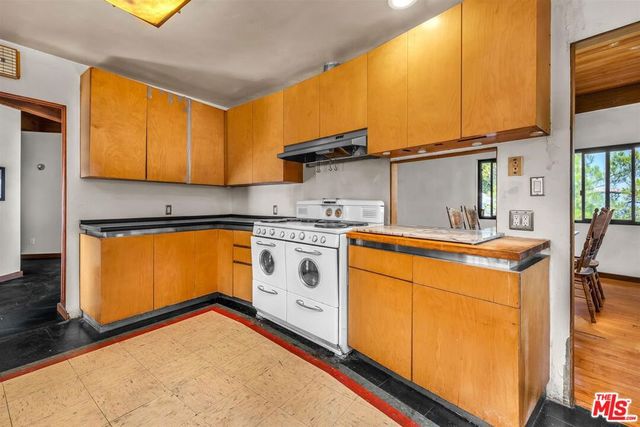 8630 Skyline Drive, Los Angeles, CA 90046