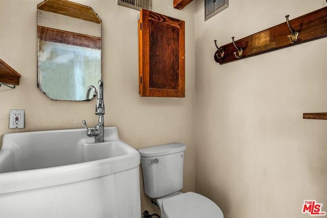 8630 Skyline Drive, Los Angeles, CA 90046