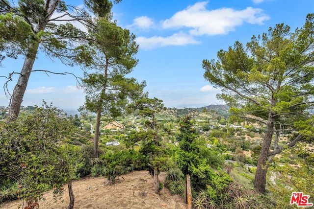 8630 Skyline Drive, Los Angeles, CA 90046