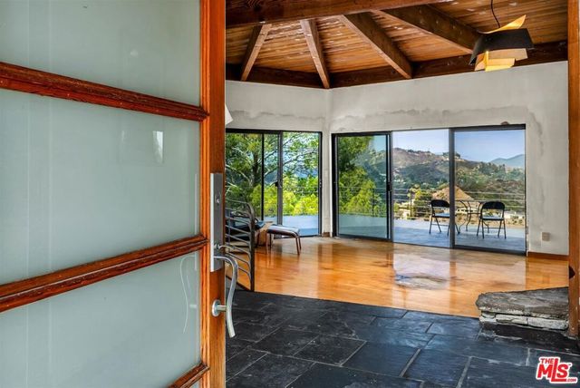 8630 Skyline Drive, Los Angeles, CA 90046