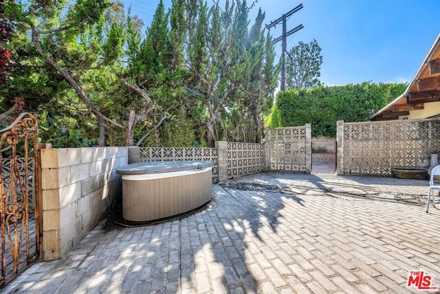 8630 Skyline Drive, Los Angeles, CA 90046