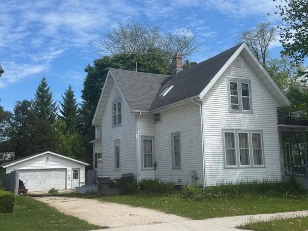 154 S East STREET, Elkhart Lake, WI 53020