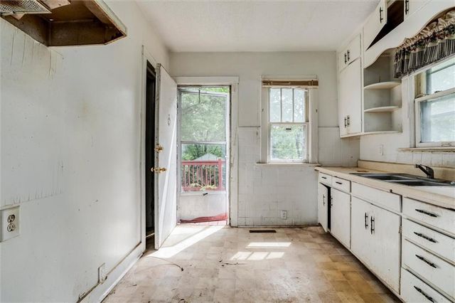 7907 Chestnut Avenue, Kansas City, MO 64132