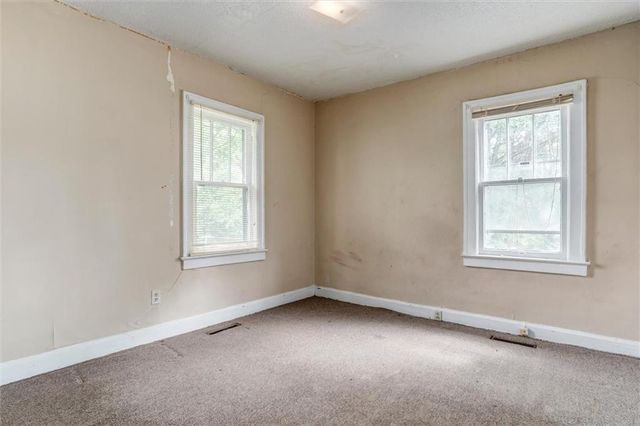 7907 Chestnut Avenue, Kansas City, MO 64132
