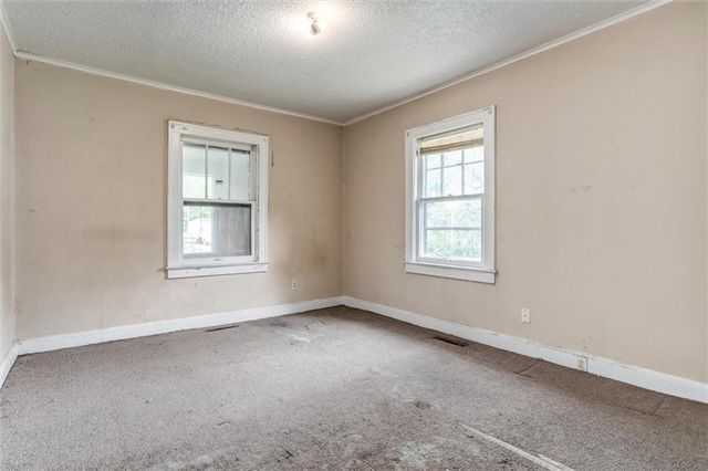 7907 Chestnut Avenue, Kansas City, MO 64132