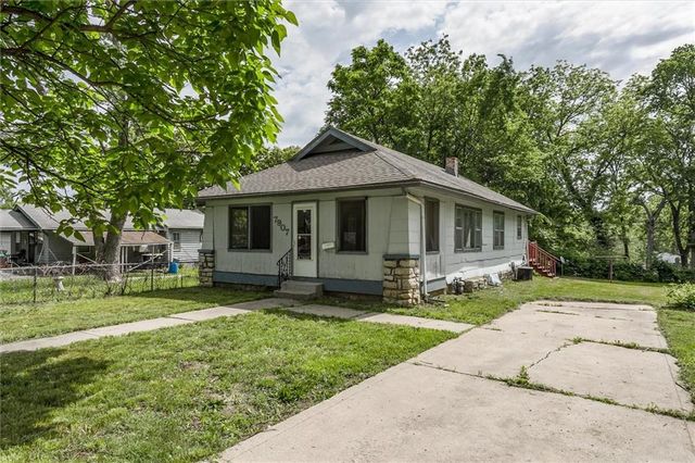 7907 Chestnut Avenue, Kansas City, MO 64132