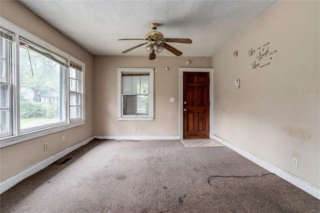 7907 Chestnut Avenue, Kansas City, MO 64132