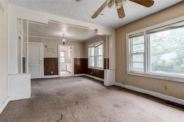 7907 Chestnut Avenue, Kansas City, MO 64132