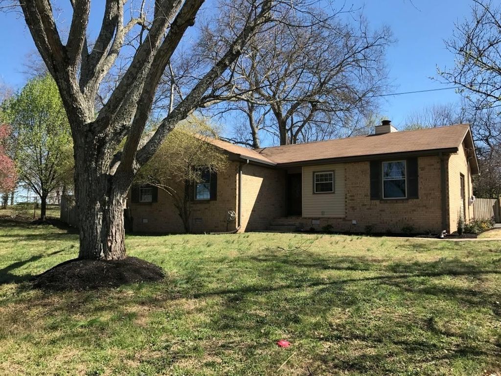 126 Hillwood Drive, Hendersonville, TN 37075