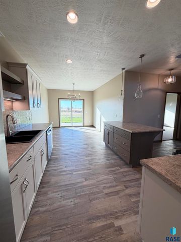 5219 E 67th St Street, Sioux Falls, SD 57108