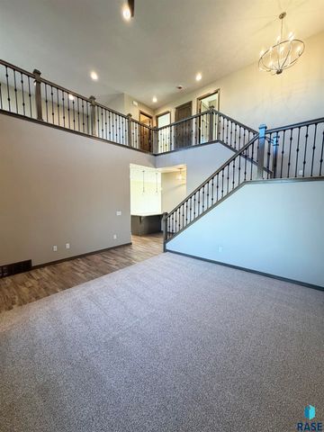 5219 E 67th St Street, Sioux Falls, SD 57108