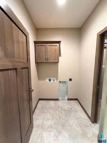 5219 E 67th St Street, Sioux Falls, SD 57108