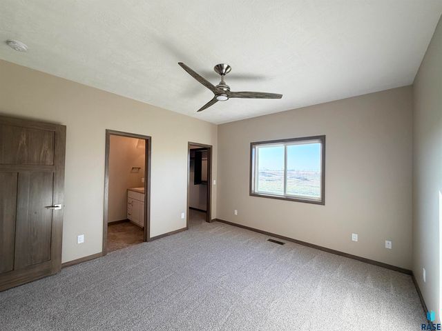 5219 E 67th St Street, Sioux Falls, SD 57108