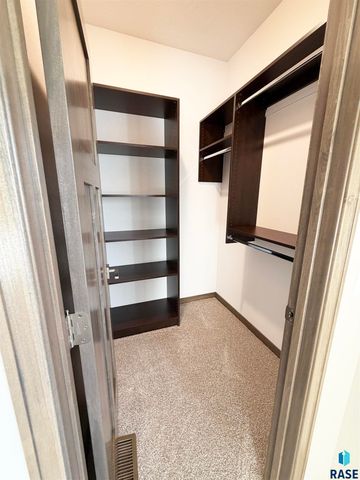 5219 E 67th St Street, Sioux Falls, SD 57108