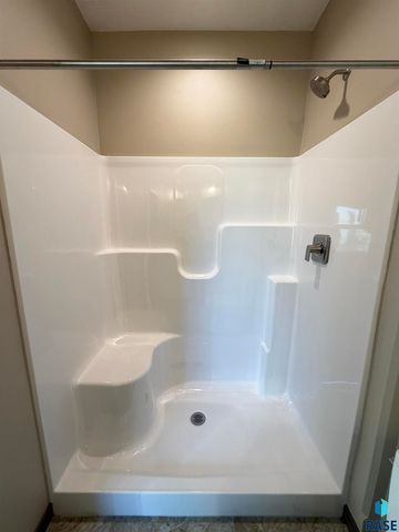 5219 E 67th St Street, Sioux Falls, SD 57108