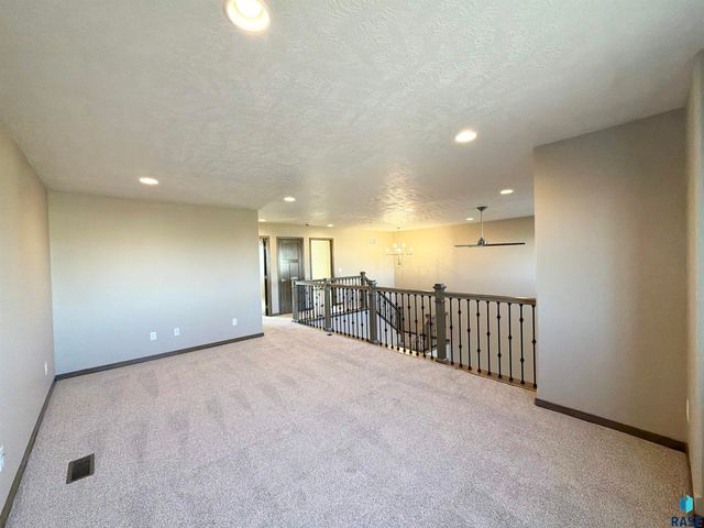 5219 E 67th St Street, Sioux Falls, SD 57108