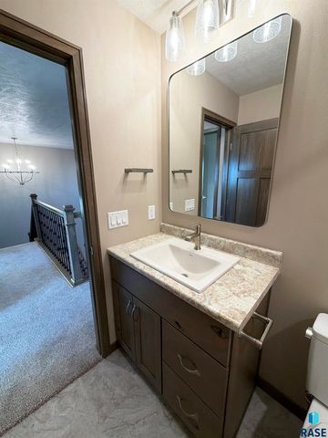 5219 E 67th St Street, Sioux Falls, SD 57108