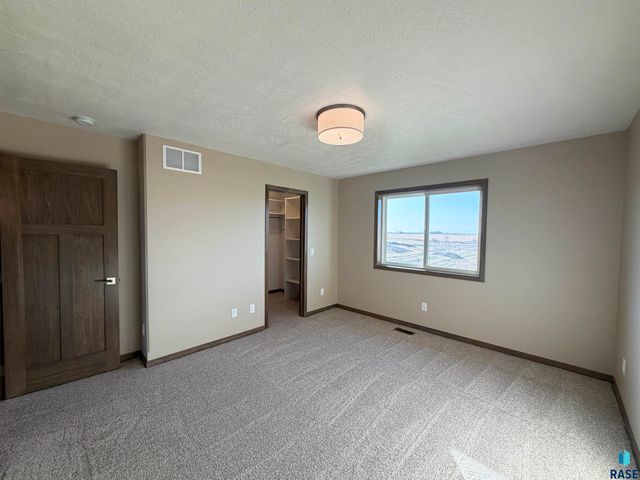 5219 E 67th St Street, Sioux Falls, SD 57108