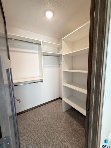 5219 E 67th St Street, Sioux Falls, SD 57108