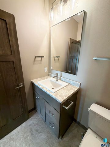 5219 E 67th St Street, Sioux Falls, SD 57108