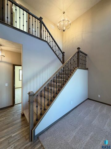 5219 E 67th St Street, Sioux Falls, SD 57108