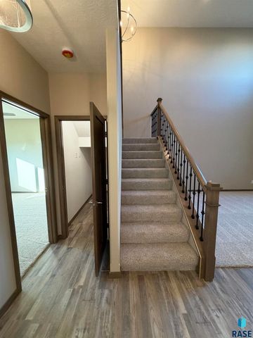 5219 E 67th St Street, Sioux Falls, SD 57108