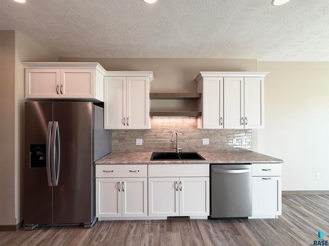 5219 E 67th St Street, Sioux Falls, SD 57108