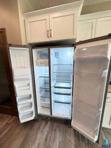 5219 E 67th St Street, Sioux Falls, SD 57108